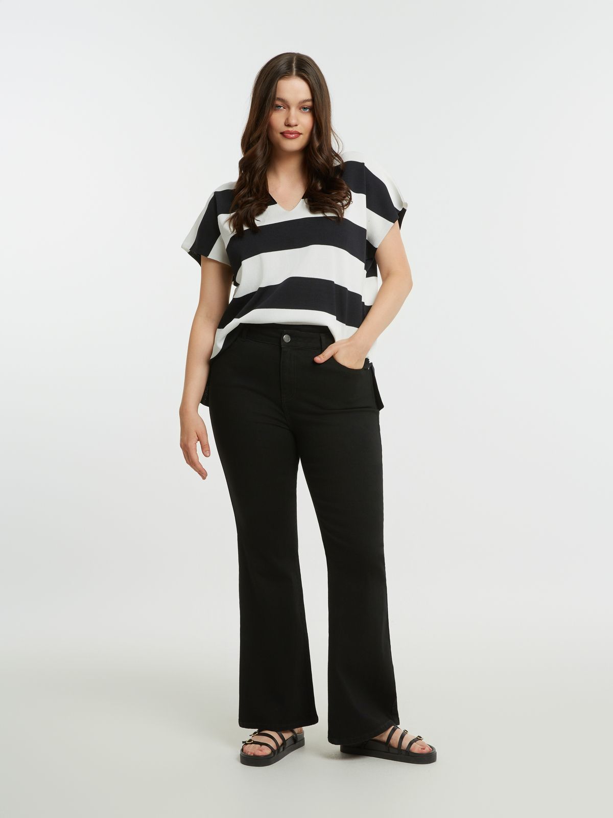 Basic flared black jeans