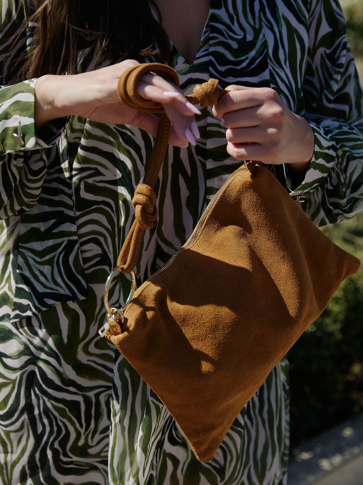 Mat Fashion Σουέντ δερμάτινη τσάντα ώμου με δετά χερούλια Καφε