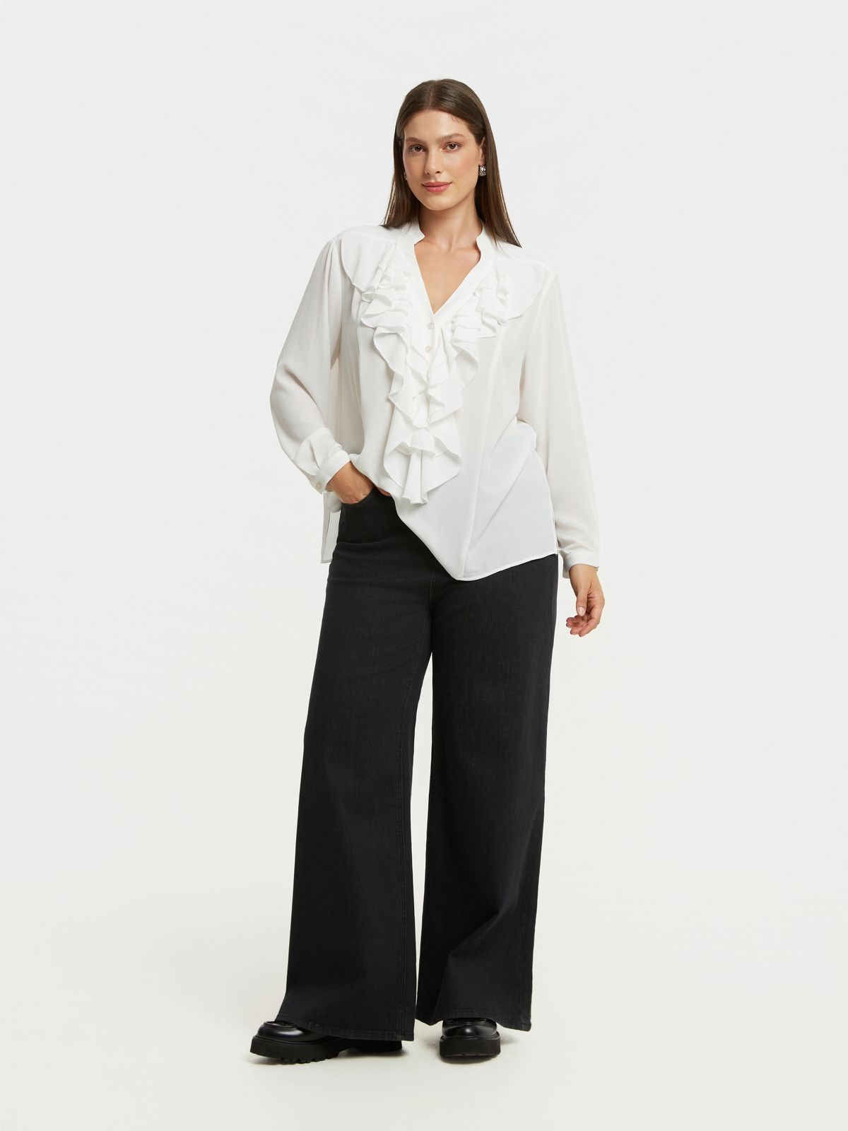 Balloon-sleeve ruffle front blouse