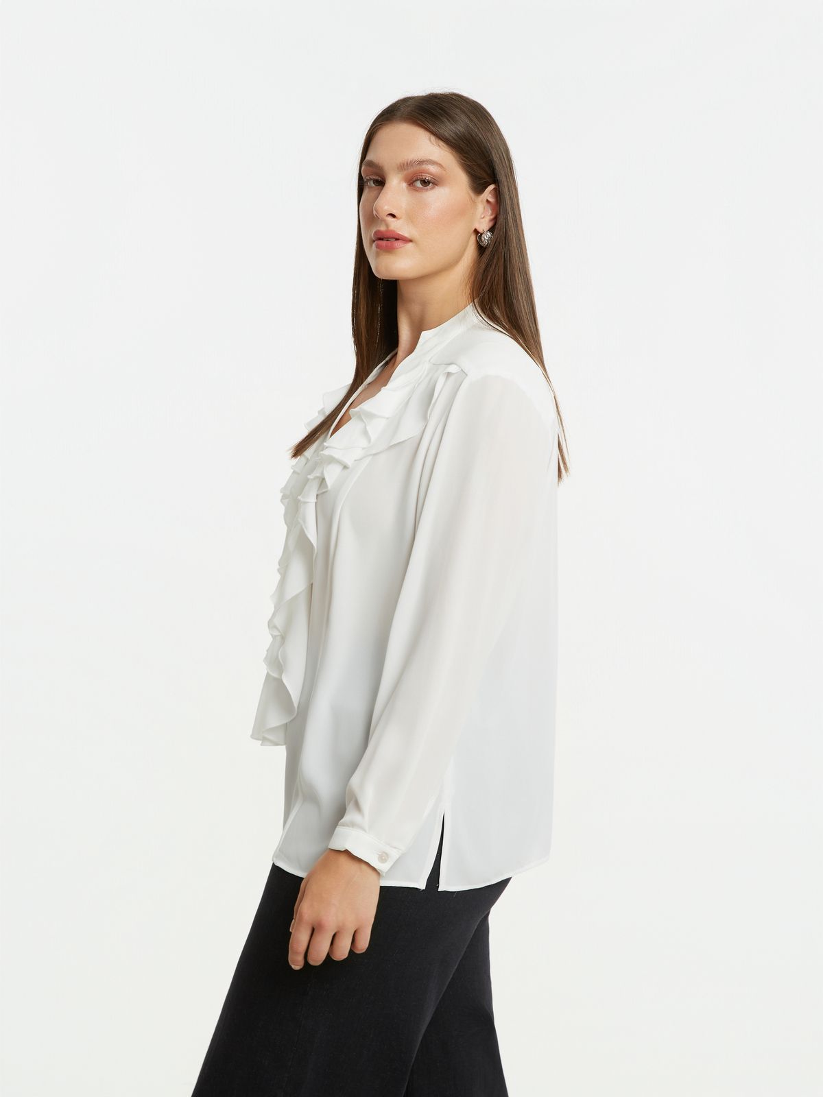 Balloon-sleeve ruffle front blouse