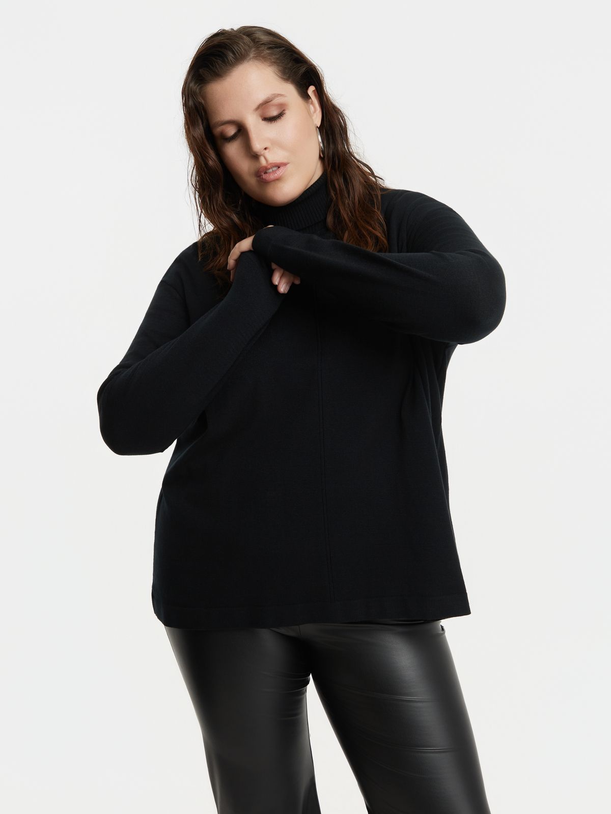 Basic knit turtleneck jumper with front seam detail