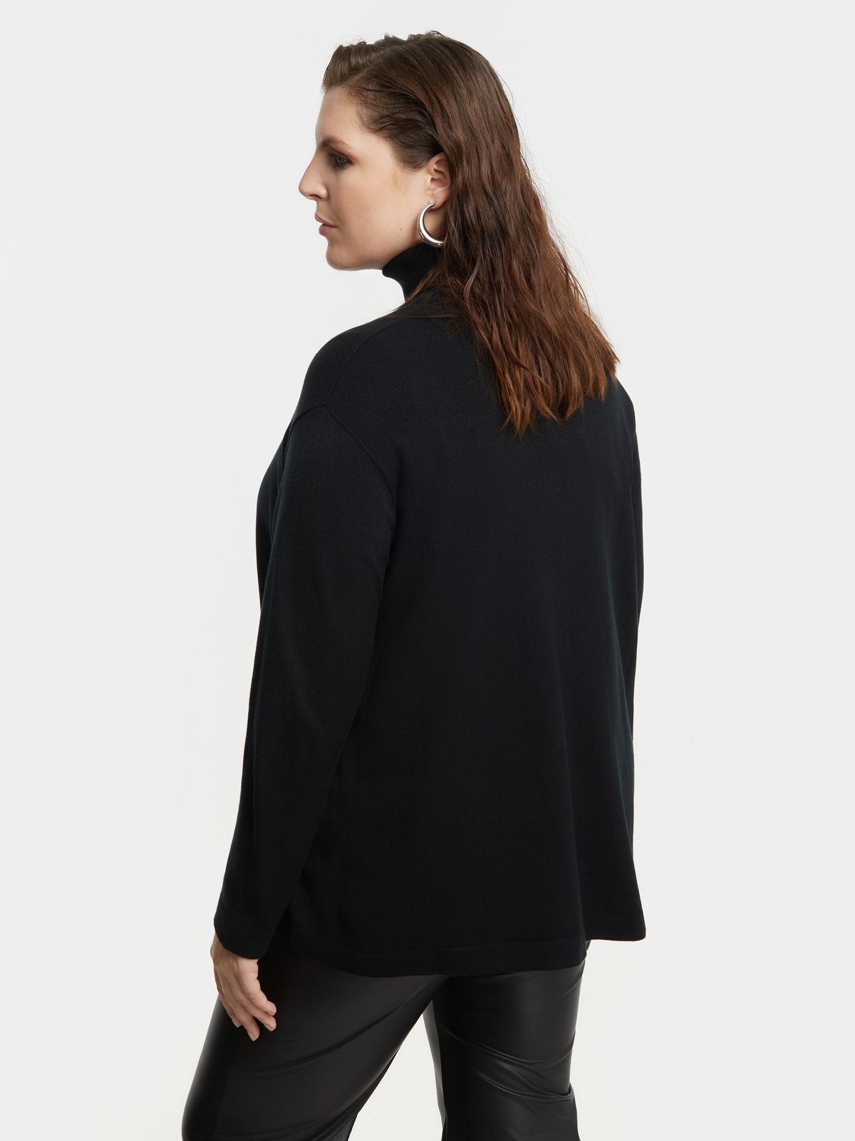 Basic knit turtleneck jumper with front seam detail