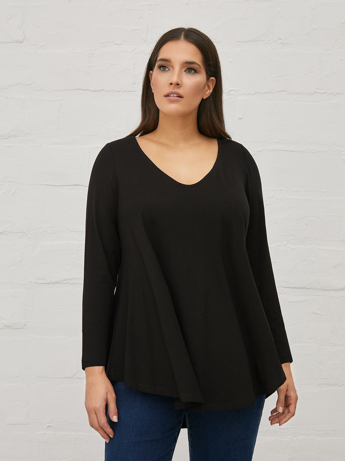 Mat Fashion Basic μπλούζα με στρογγυλεμένο τελείωμα Μαυρο