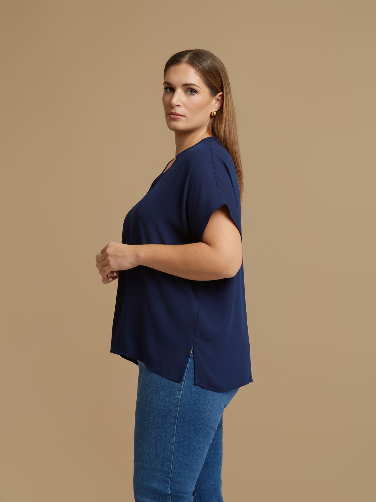 Crepe essential V-neck top