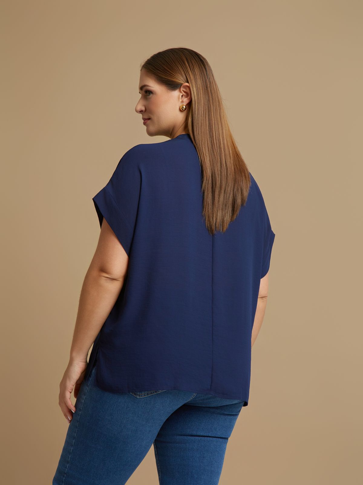 Crepe essential V-neck top