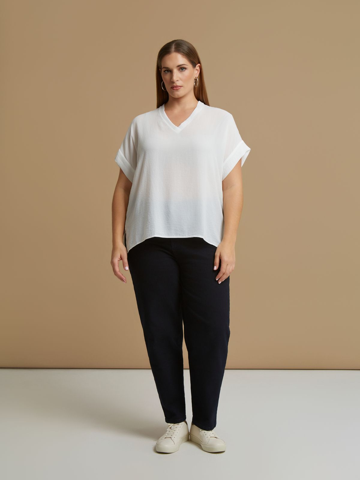 Crepe essential V-neck top