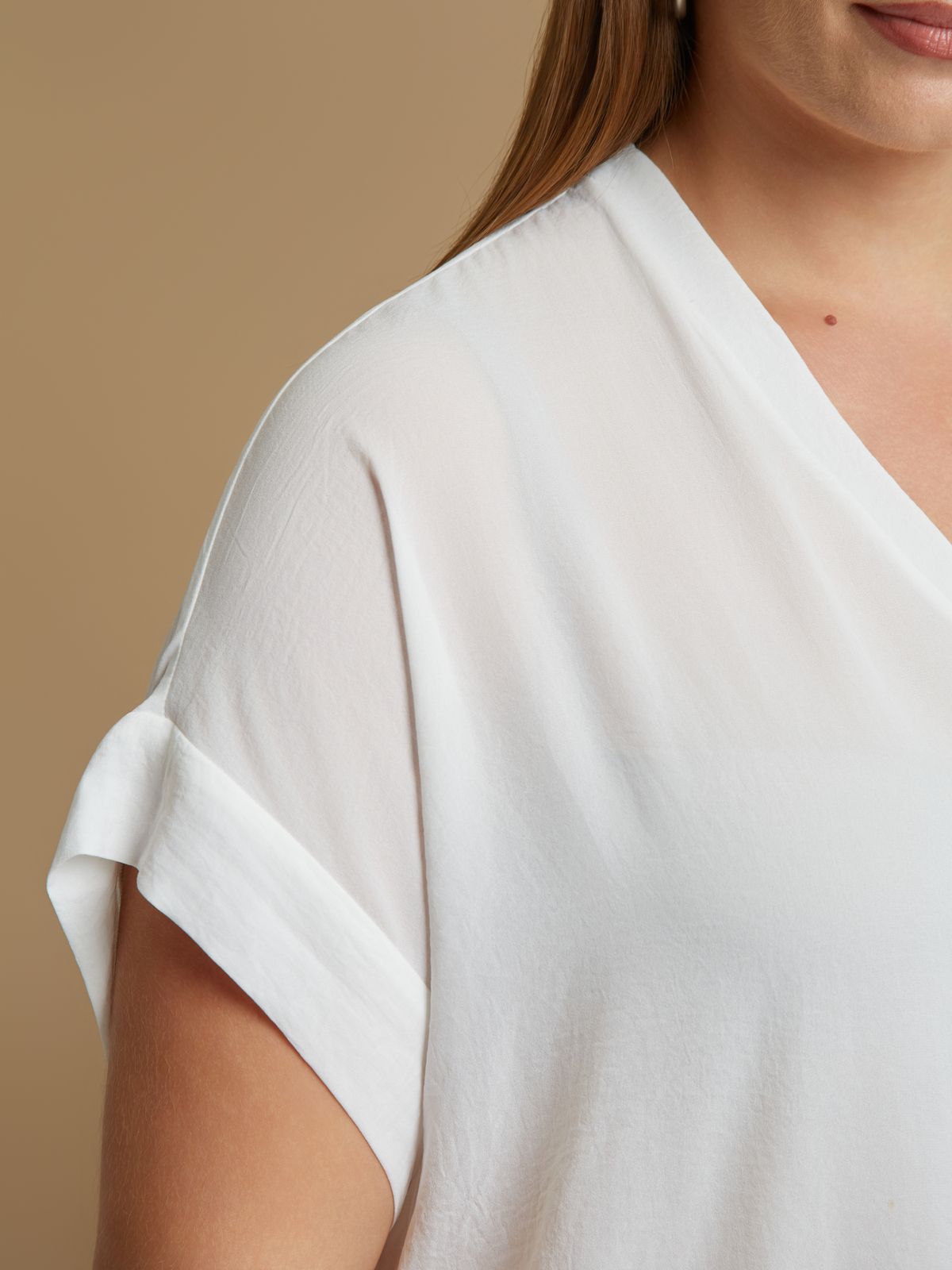 Crepe essential V-neck top