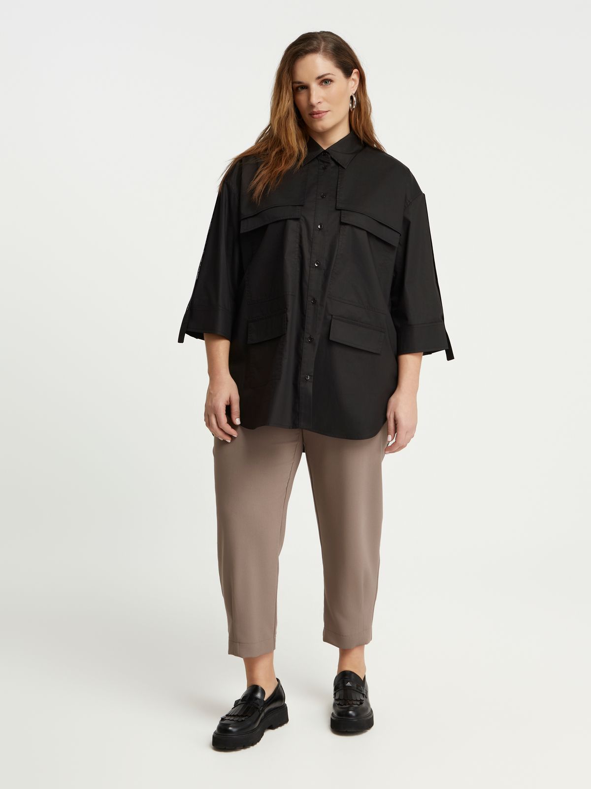 Poplin shirt with patch pockets and sleeve ties