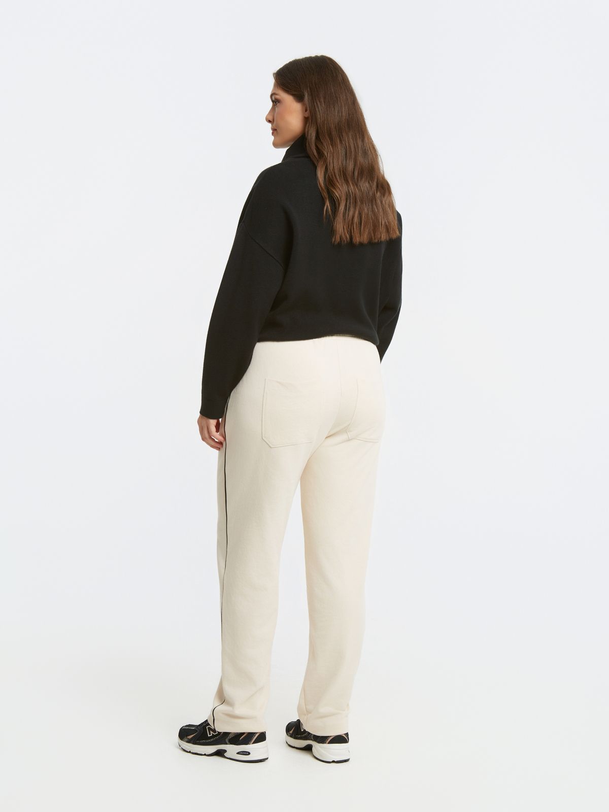 Relaxed-fit jogger pants with contrast stripe