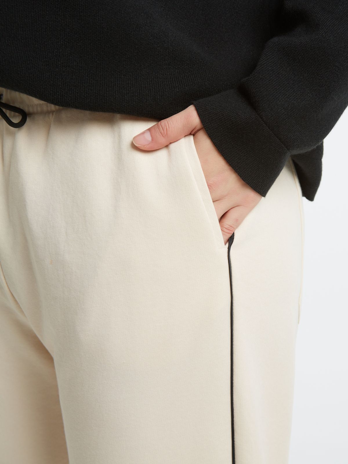 Relaxed-fit jogger pants with contrast stripe