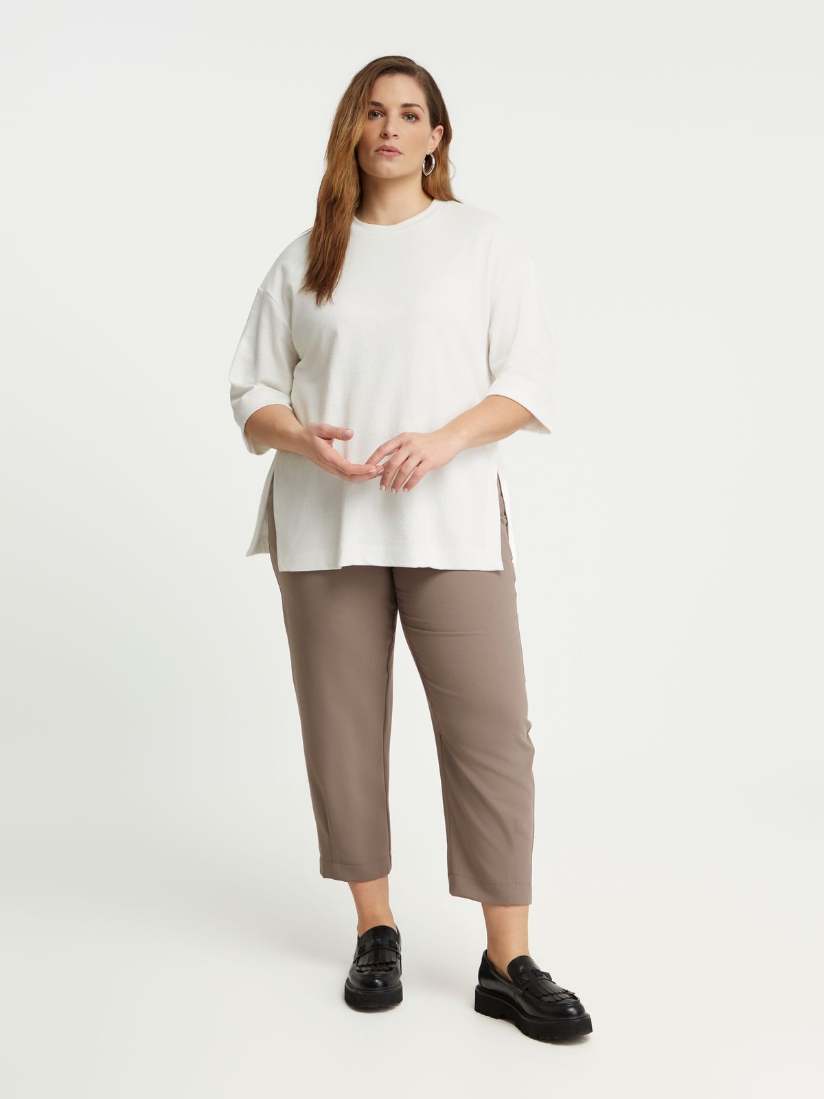 Relaxed fit sweatshirt with split hem
