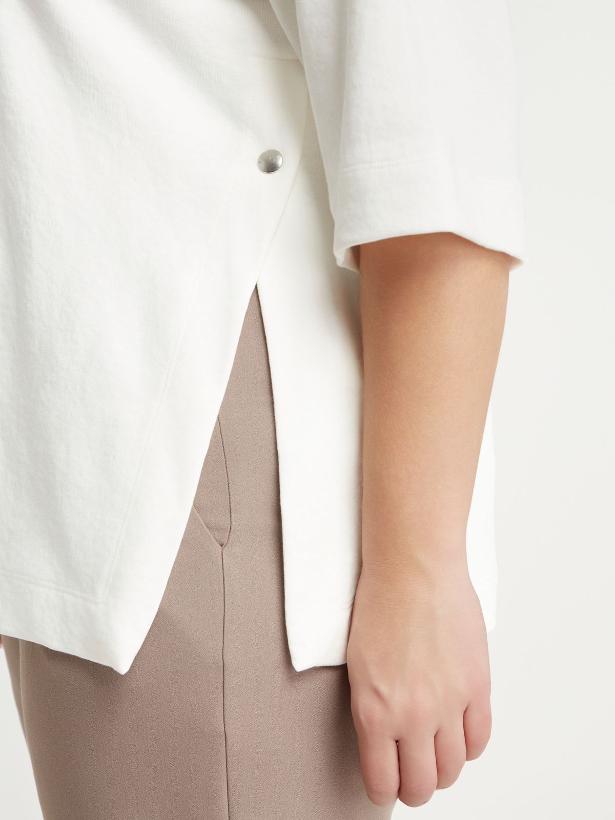 Relaxed fit sweatshirt with split hem