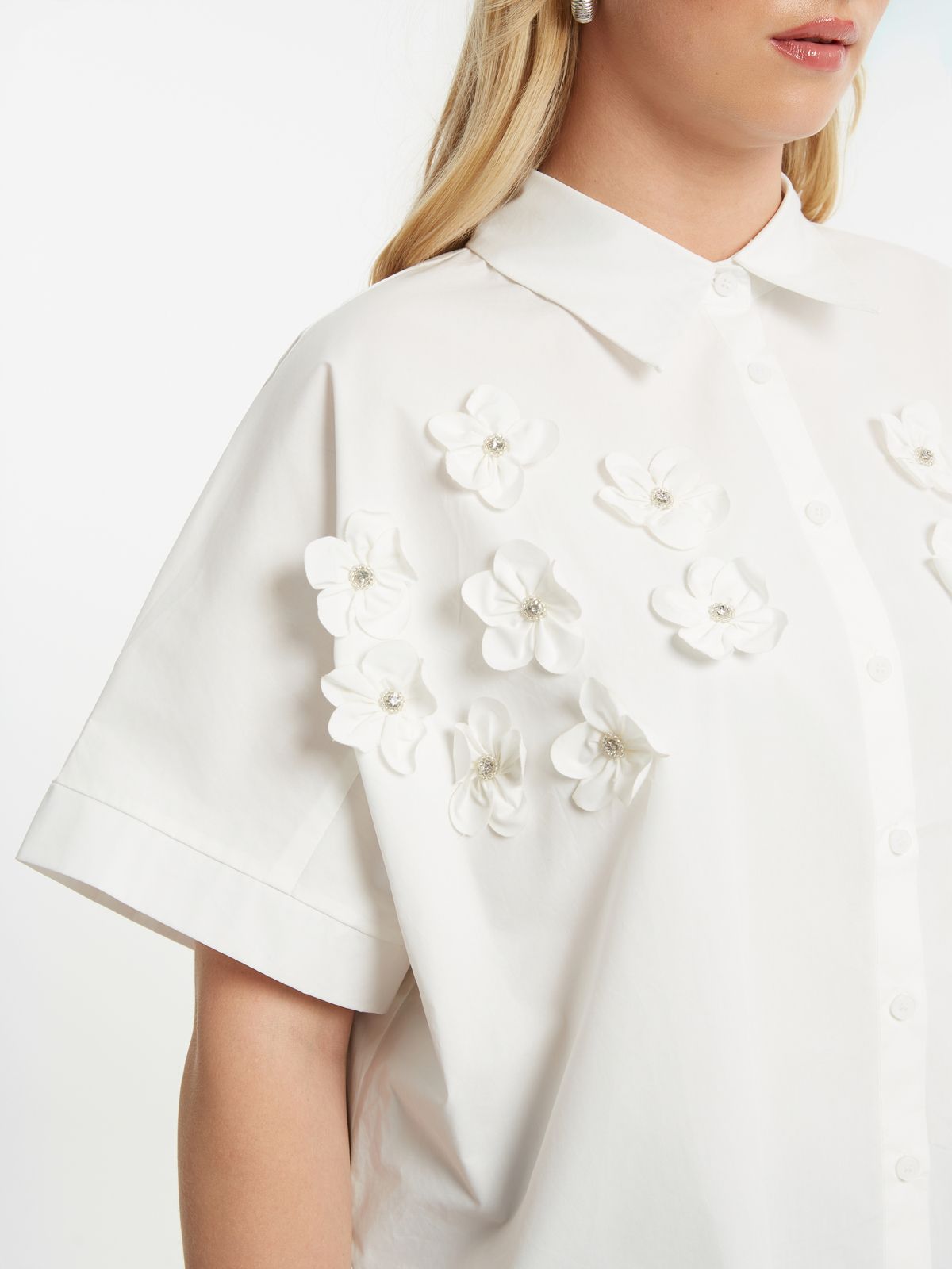 Short-sleeve embroidered cotton shirt with cutwork details