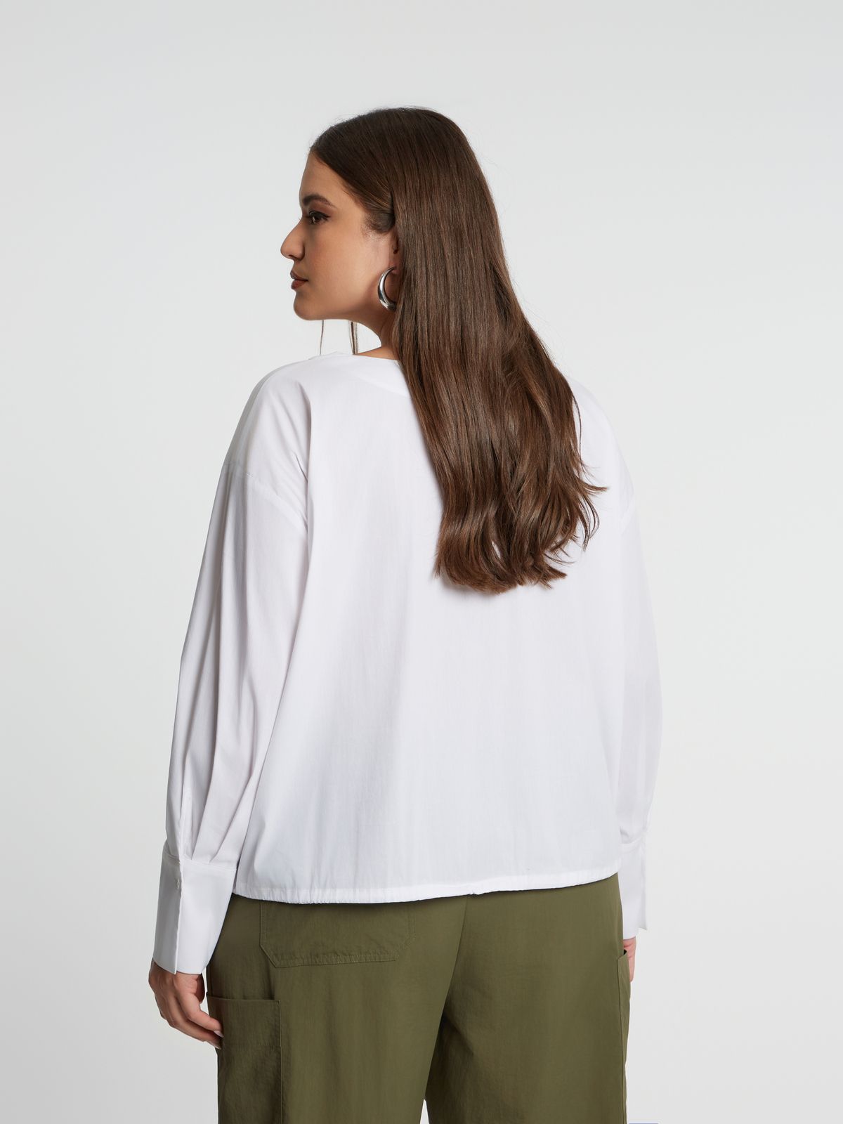 Stretch poplin V-neck long sleeve blouse